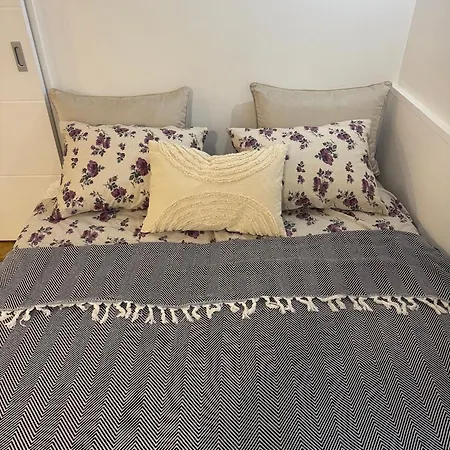 Toby Old Town-3rd Floor-stairs Only-public On Street Self Parking In Busy Old Town Zone-cash Only-please Read Listed Conditions Before Booking! * Mostar