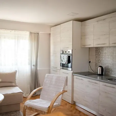 Toby Old Town-3rd Floor-stairs Only-public On Street Self Parking In Busy Old Town Zone-cash Only-please Read Listed Conditions Before Booking! Mostar
