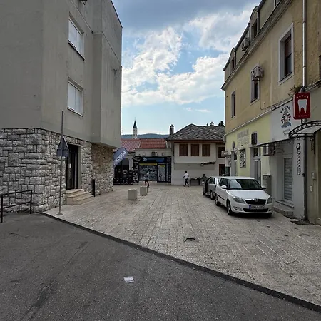 Toby Old Town-3rd Floor-stairs Only-public On Street Self Parking In Busy Old Town Zone-cash Only-please Read Listed Conditions Before Booking! *
