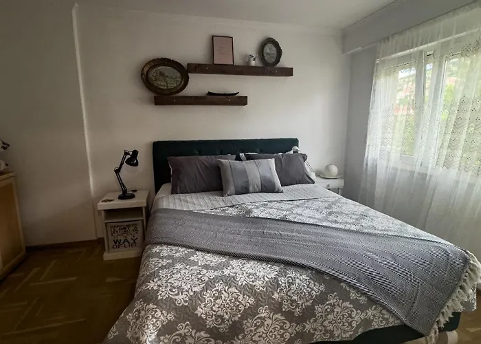 Toby Old Town-3rd Floor-stairs Only-public On Street Self Parking דירה מוסטר