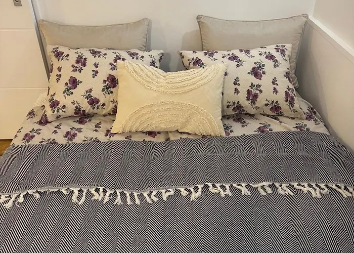 Toby Old Town-3rd Floor-stairs Only-public On Street Self Parking * מוסטר