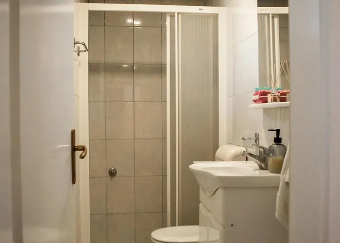 Toby Old Town-3rd Floor-stairs Only-public On Street Self Parking 아파트 모스타르