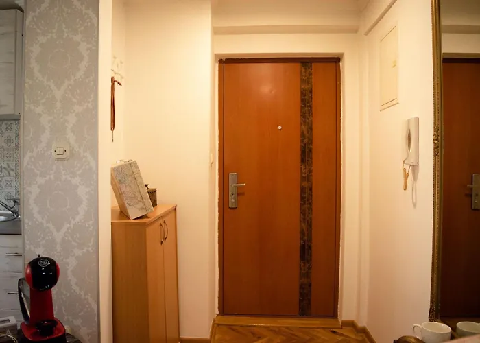 Toby Old Town-3rd Floor-stairs Only-public On Street Self Parking 모스타르