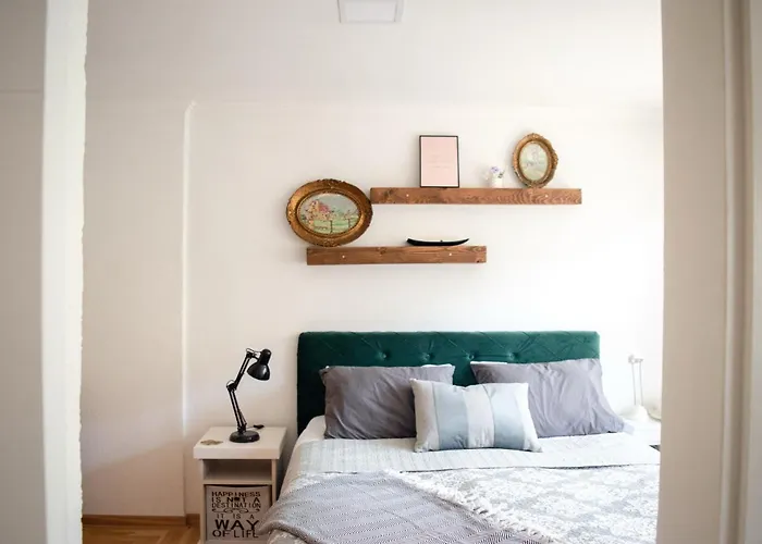 Toby Old Town-3rd Floor-stairs Only-public On Street Self Parking * 모스타르